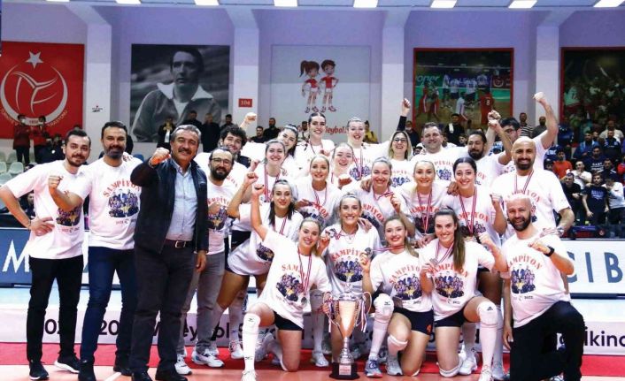 Kadınlar Voleybol 1. Ligi Play-off: Çukurova Belediyesi Spor Külübü: 3 - Karşıyaka Spor Kulübü: 0