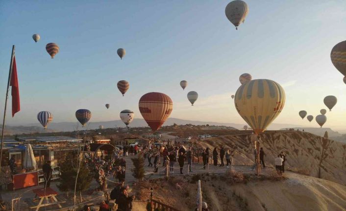 Kapadokya’da bir hafta aradan sonra tekrar havalanan görsel şölen oluşturdu