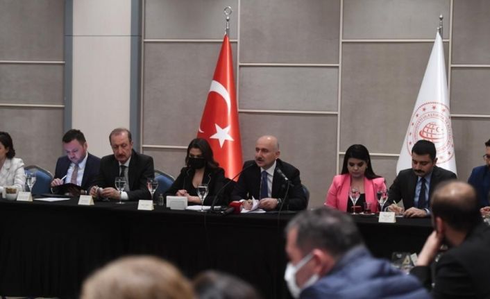 Karaismailoğlu, yapacakları 198 milyar dolarlık yatırımın 2053’te gelire 5 kat üretime ise 10 kat olarak dönüş yapacağını söyledi