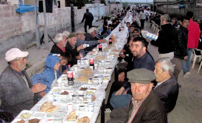 Kaymakamı Sevgili ile Belediye Başkanı Doğru ihtiyaç sahibi ailelerle iftar yaptı