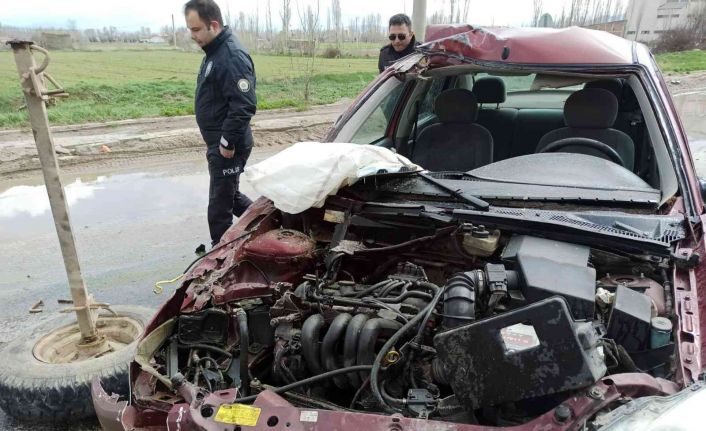 Kazada hurdaya dönen otomobilde kimsenin burnu bile kanamadı