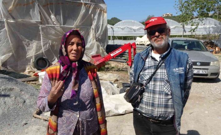 Kendilerini savcı ve polis olarak tanıttıkları yaşlı çifti jet hızıyla 81 bin TL dolandırdılar