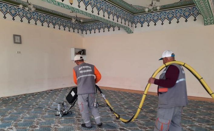 Kilis’te camilerde Ramazan temizliği sürüyor