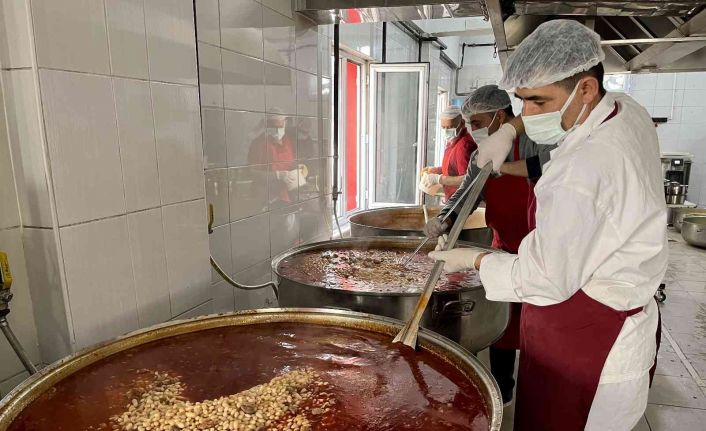 Kızılay Ağrı Şubesi’nden her gün 4 bin 500 kişiye sıcak yemek