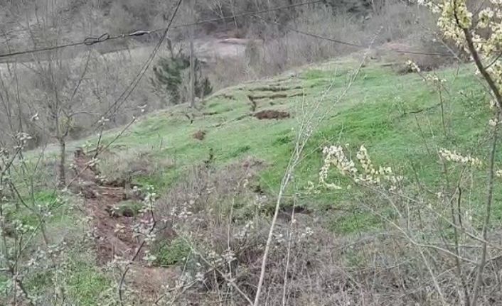 Köy yolunun çöktüğü bölgede ikinci heyelan