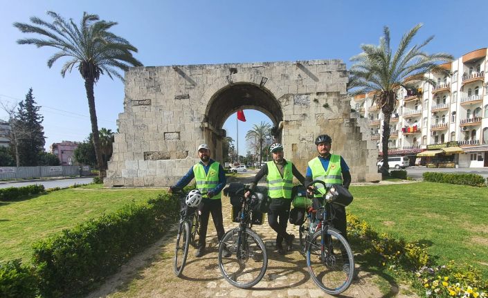 Köyceğizli öğretmen 600 km bisiklet sürerek öğrencilerine tarihi ve kültürel mekanları tanıttı