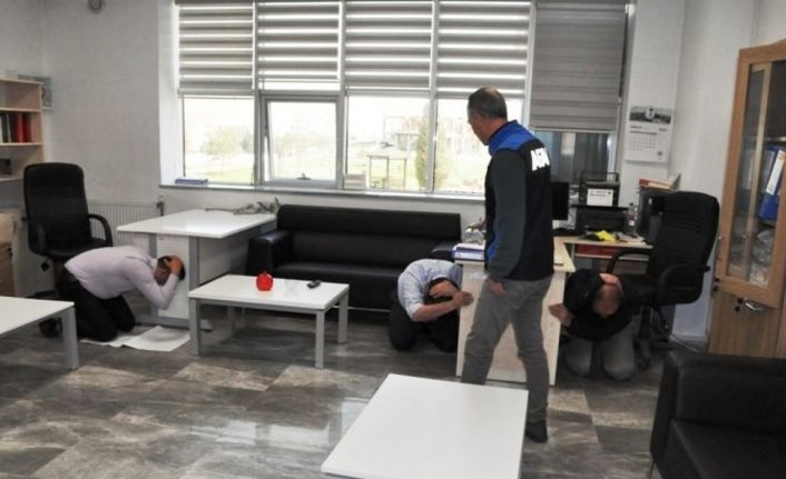 Kütahya Evliya Çelebi Eğitim Merkezi’nde “Deprem Anı ve Tahliye” tatbikatı