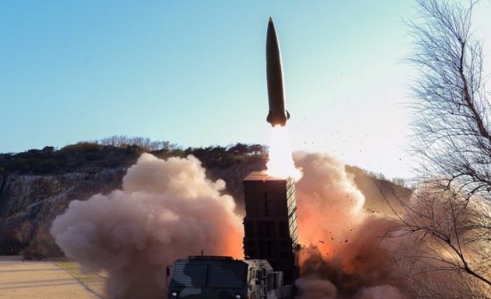 Kuzey Kore: "Kim Jong Un gözetiminde yeni bir füze denemesi gerçekleştirildi"