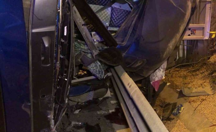 Kuzey Marmara Otoyolu’nda yem yüklü tır devrildi: 1 ölü, 1 yaralı
