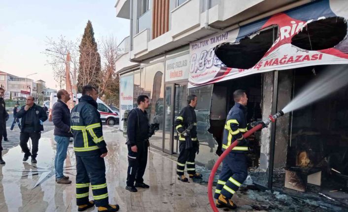 Lüleburgaz’da mobilya mağazası yandı