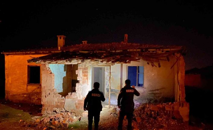 Mahalle ve çarşı bekçileri ilçenin huzuru için sürekli devriye geziyor