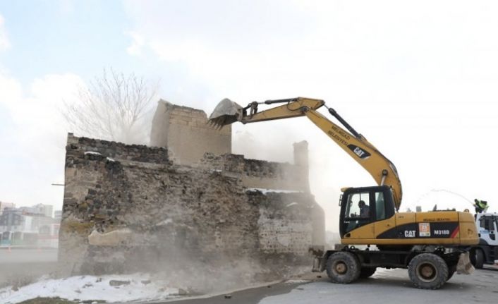 Melikgazi, daha güzel bir çevre için metruk bina yıkımları devam ediyor