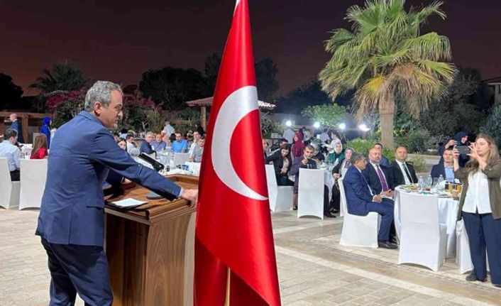 Milli Eğitim Bakanı Özer, Katar’da öğretmenler ve Türk vatandaşları ile iftar yaptı