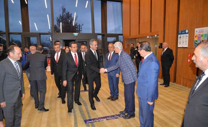 Milli Eğitim Bakanı Özer: “Yatırımlar sayesinde kız çocuklarının eğitimle ilgili sorunu kalmadı”