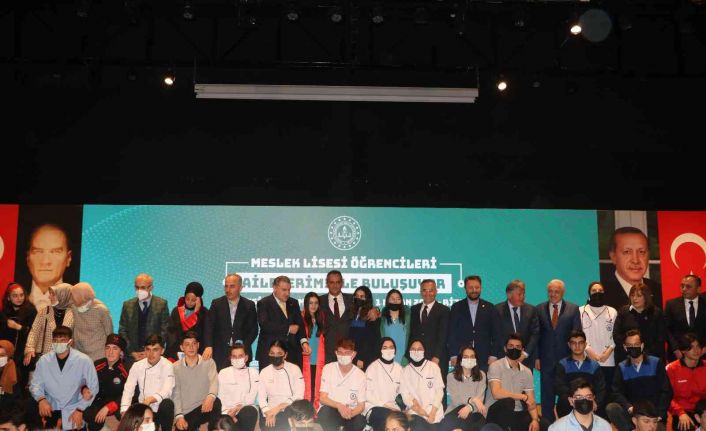 Milli Etiğim Bakanı Özer: "Bir zamanlar ne olacak bu meslek liselerinin halinden gelinen nokta artık herkesin yer almak istediği bir meslek lisesi”