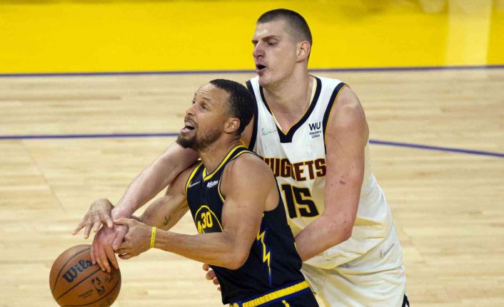 NBA’de Golden State Warriors ve Milwaukee Bucks yarı finale yükseldi