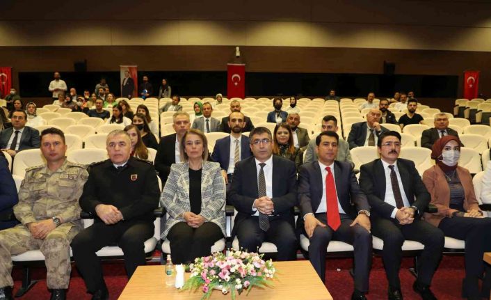 NEVÜ’de  ’Ben Olsaydım’ temalı Bağımlılıkla Mücadele Çalıştayı başladı