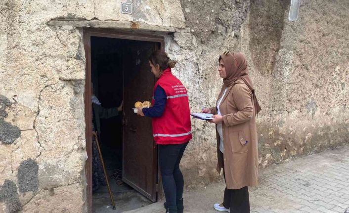 Nusaybin’de ihtiyaç sahiplerine evlere sıcak yemek servisi