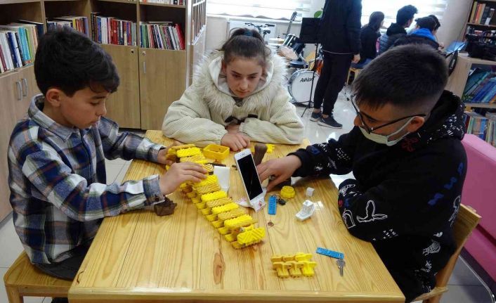 Öğrenciler 3 boyutlu yazıcı ile kendi ürünlerini tasarlıyor