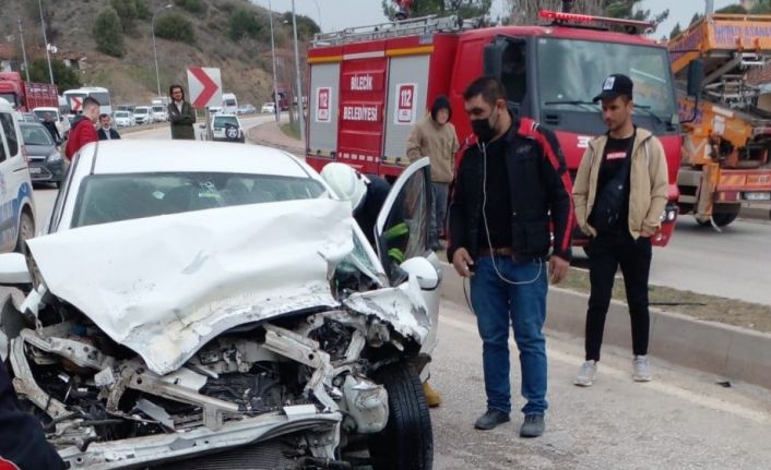 Orta refüjü aşarak karşı şeride geçen çöp kamyonu dehşet saçtı