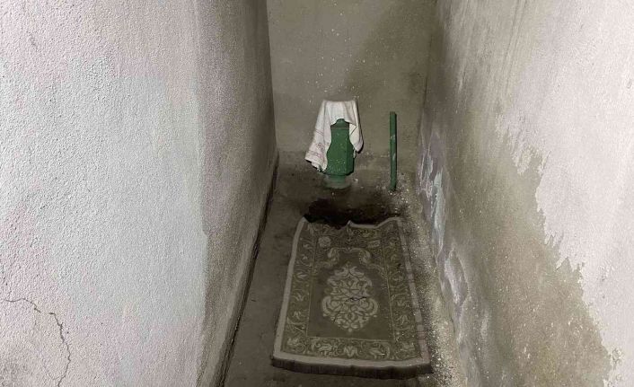 Otelin otoparkında bulunan İstanbul’un fethinde şehit olan askerin kabri görenleri şaşırtıyor