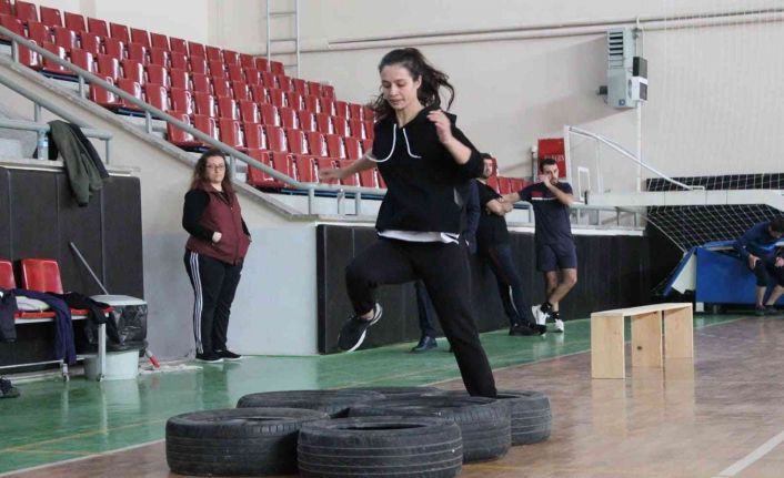 Polis ve bekçi olmak isteyenler bu kurslara yoğun ilgi gösteriyor