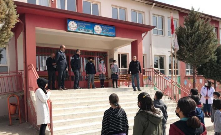 Polisten kitap okuma etkinliği