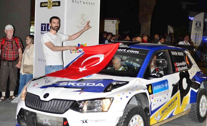 Ralli araçları Bodrum sokaklarını piste çevirdi