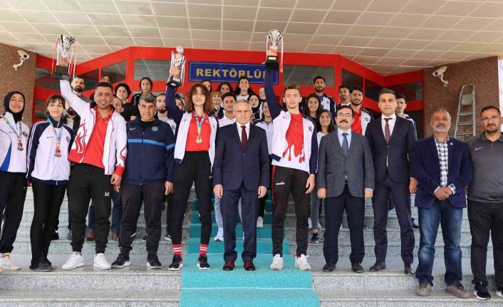 Rektör Özaydın’dan başarılı sporculara GAÜN Sporium’a ücretsiz üyelik