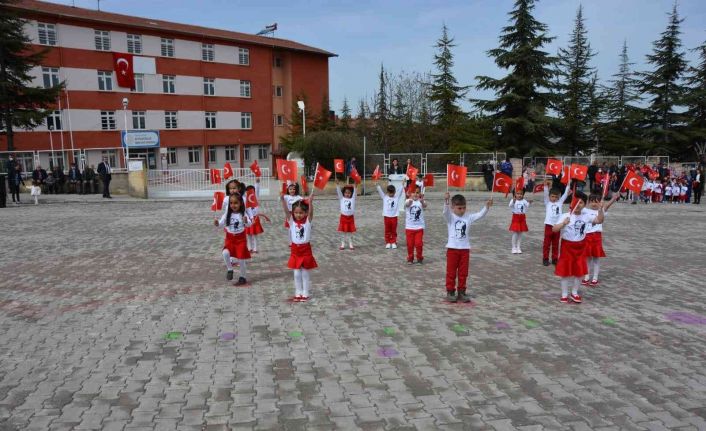 Seyitgazi’de de 23 Nisan Ulusal Egemenlik ve Çocuk Bayramı coşkuyla kutlandı