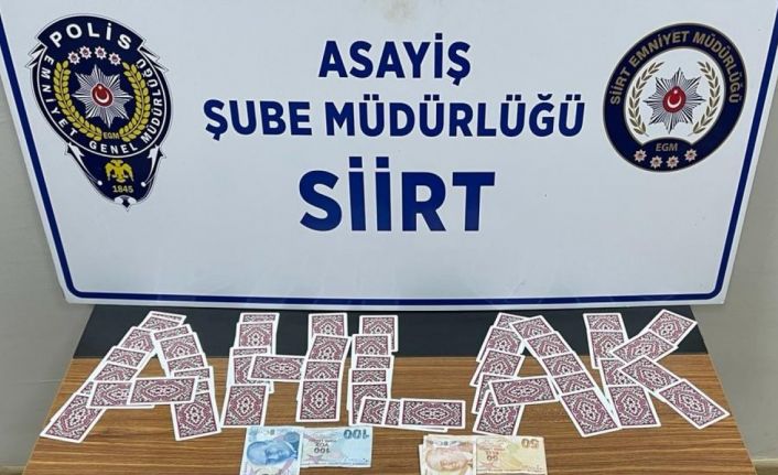 Siirt’te kumar oynayan 5 şahsa 9 bin 95 TL para cezası