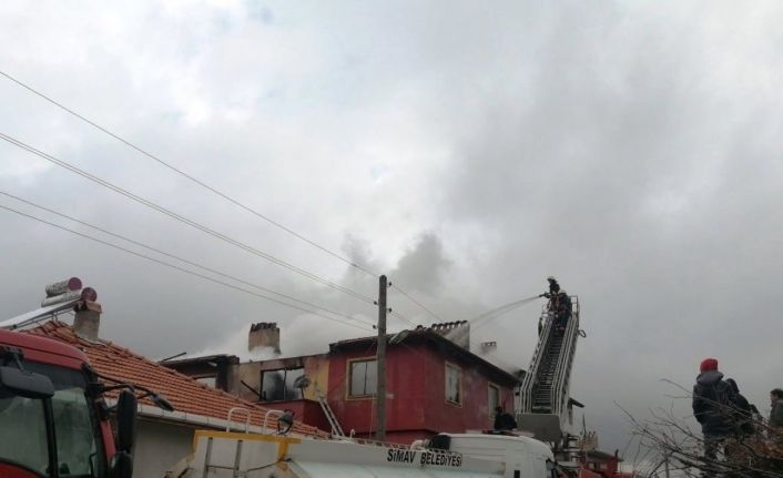 Simav’da korkutan yangın