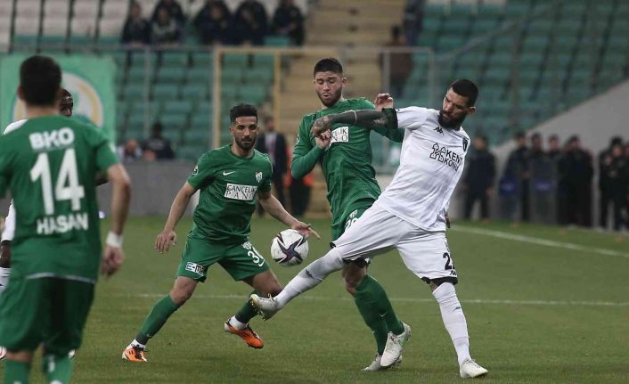 Spor Toto 1. Lig: Bursaspor: 1 - Kocaelispor: 1 (İlk yarı sonucu)