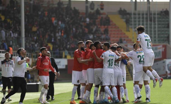 Spor Toto Süper Lig: A. Alanyaspor: 1 - Çaykur Rizespor: 0 (İlk yarı)