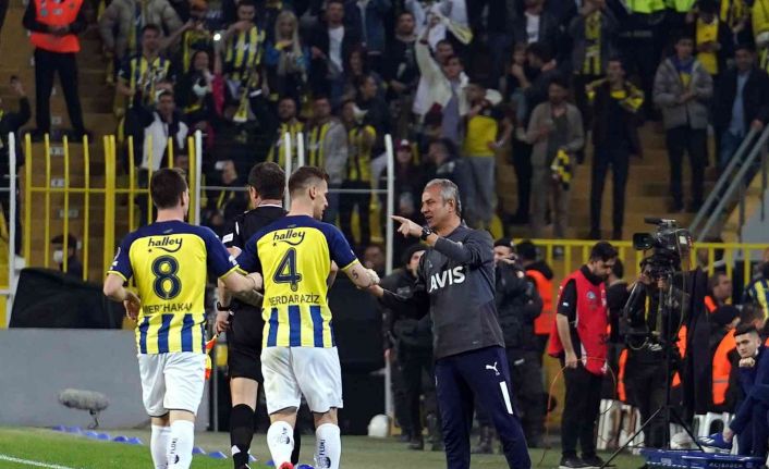 Spor Toto Süper Lig: Fenerbahçe: 1 - Göztepe: 0 (İlk yarı)