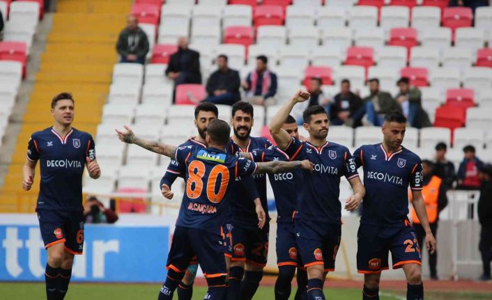 Spor Toto Süper Lig: Sivasspor: 0 - Medipol Başakşehir: 1 (Maç devam ediyor)