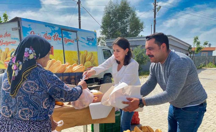Tarsus Belediyesi, Kadir Gecesi vatandaşlara 6 ton soğan, 7 bin ekmek dağıttı