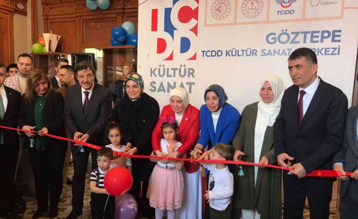 TCDD Genel Müdürü Metin Akbaş: “165 yıllık geçmişi olan TCDD’nin tarihi objeleri bu odada sergilenmekte”