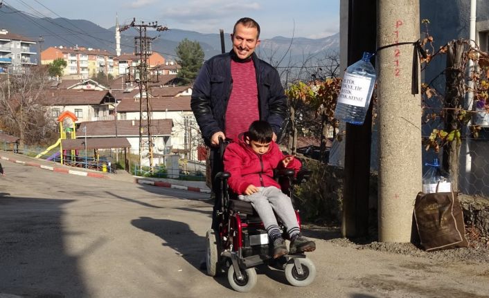 Tekstil işçisi 11 yılda 50 ton plastik topladı, 243 engelliyi tekerlekli sandalye sahibi yaptı