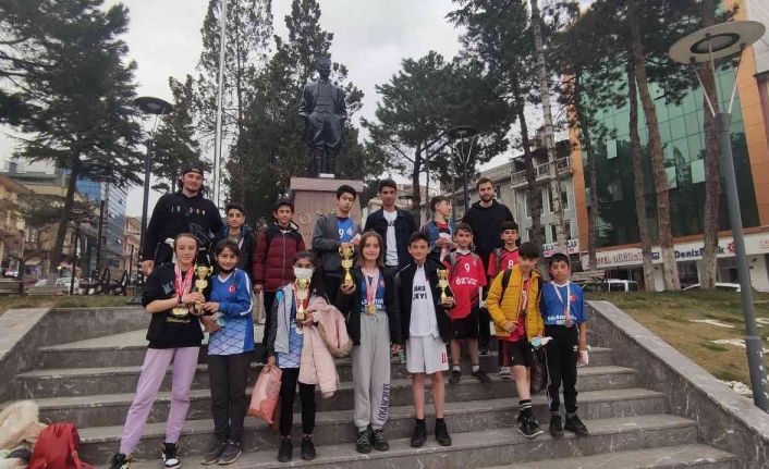 Tosya, atletizmde il birincisi oldu: 30 sporcunun 29’u madalya aldı