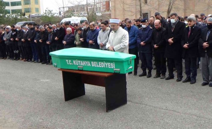 Trafik kazasında hayatını kaybeden DPÜ Rektörü’nün şoförü toprağa verildi