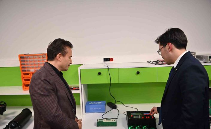 Tuzla Belediye Başkanı Dr. Şadi Yazıcı, “Biz yükseköğretimdeki bütün öğrenci arkadaşlarımıza melek yatırımcı bulmaları noktasında nasıl yardımcı oluruz düşüncesi ile start-uplarını oluşturabilecekleri TEKMER’İ açıyoruz”
