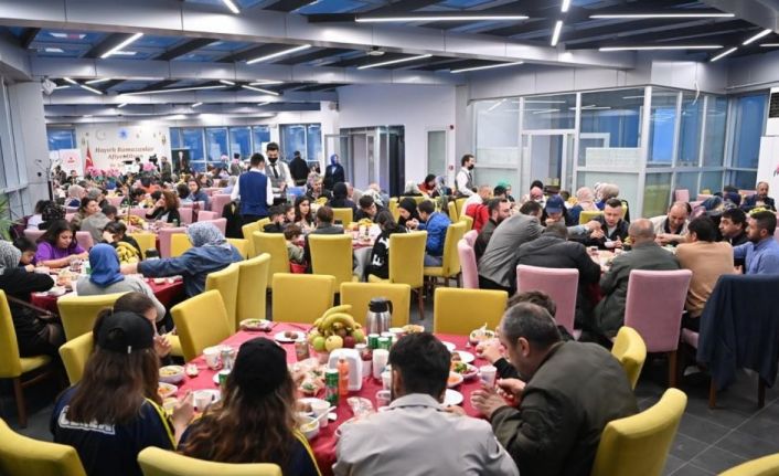 Tuzla’da 30 yıllık gelenek: Yetim ve öksüz çocuklar aynı sofrada buluştu