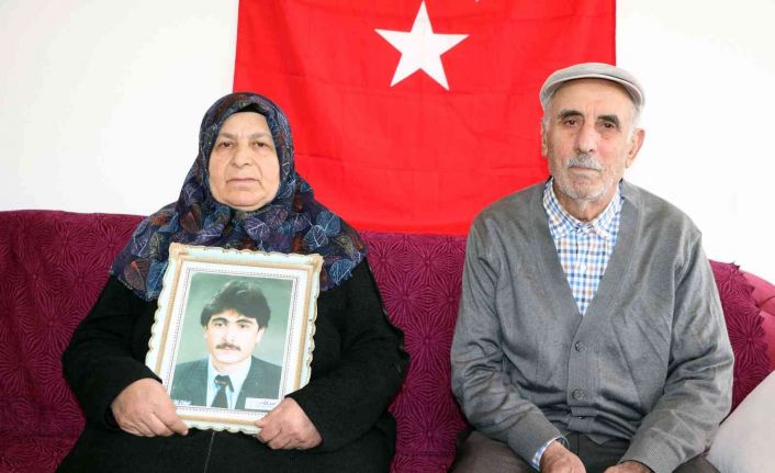 Üzerinden tam 32 yıl geçti, şehit öğretmenin acısını ilk günkü gibi yaşıyorlar