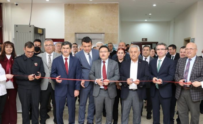 Vali Çiçek: “Turistlere kimsenin haksızlık yapmasına, dolandırmasına izin vermeyeceğiz”