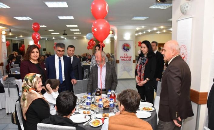 Vali Gürel koruyucu aileler ve çocuklarla iftarda bir araya geldi