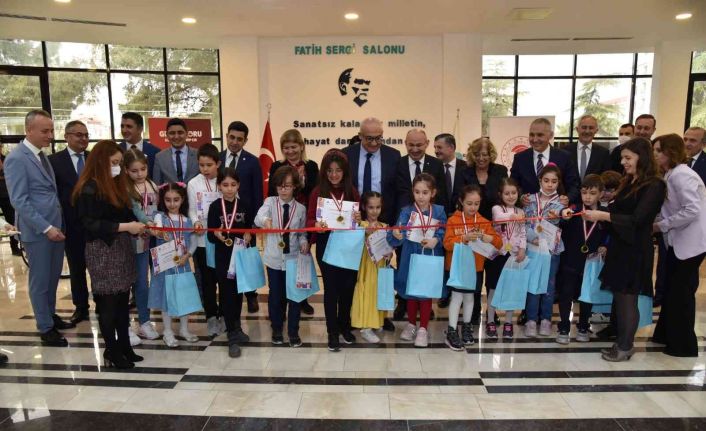 Vali Karadeniz, ‘Gıda Kahramanları’ resim sergisi ve ödül törenine katıldı