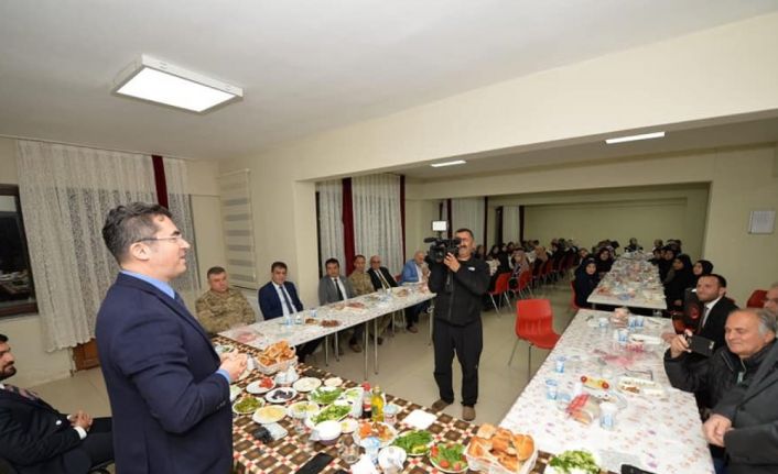 Vali Memiş: ’Sizleri en güzel şekilde yetiştirme gayretindeyiz’