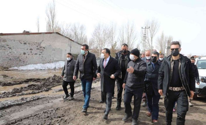 Vali Öksüz sel bölgesinde incelemelerde bulundu