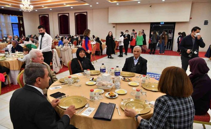 Vali Şıldak’dan şehit ailelerine iftar
